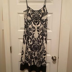 Black and white damask print Ann Taylor size 4 dress.